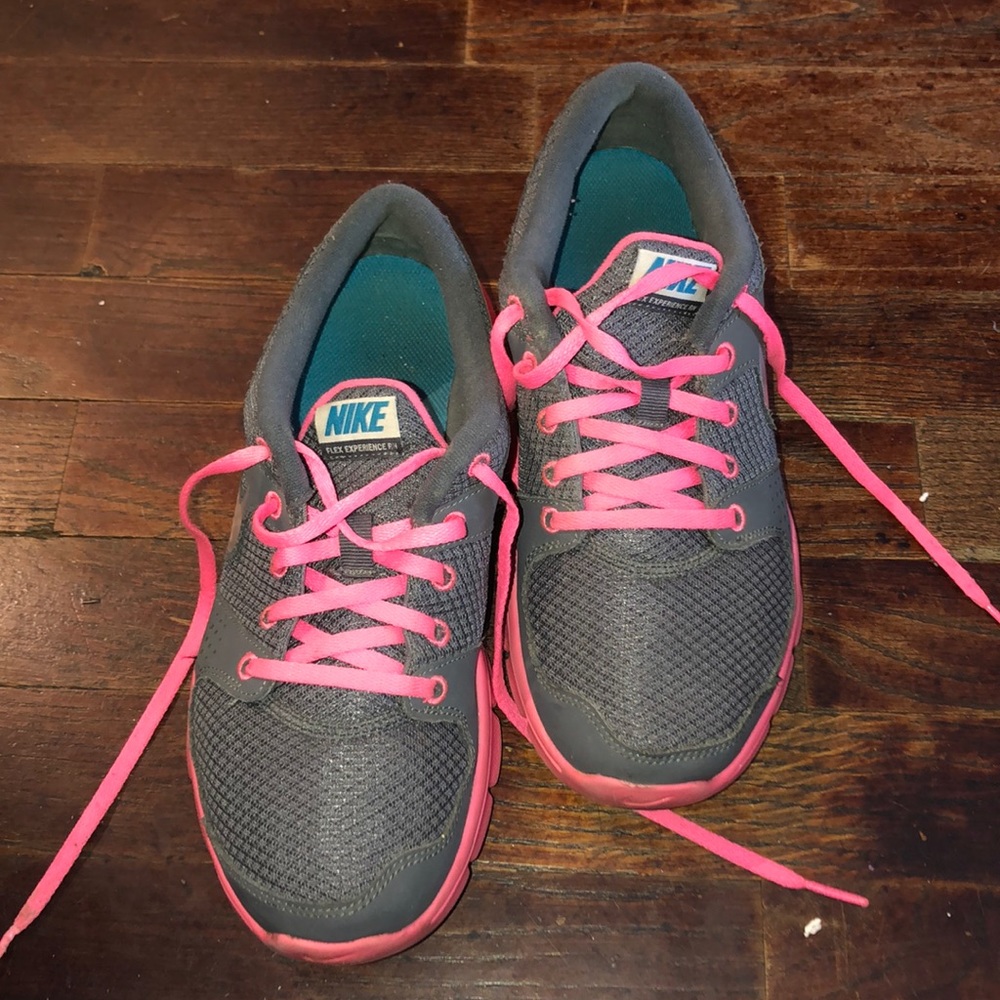 NIKE running/athletic shoes